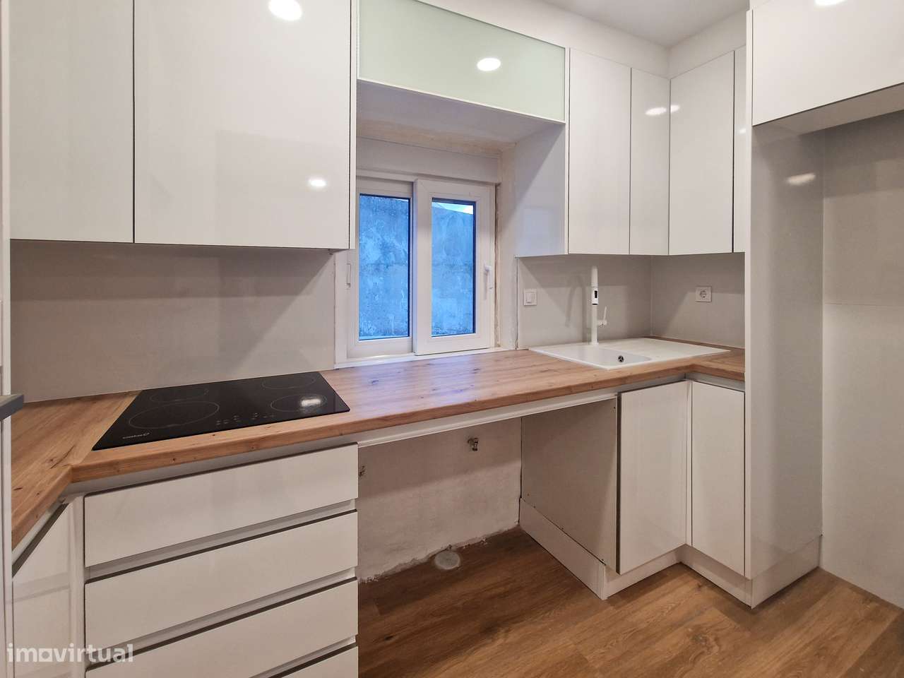 Moradia 4 ass. totalmente remodelada - possibilidade de quarto no r/c-5