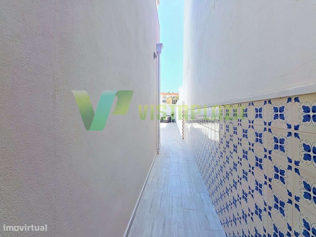 Moradia T2 Renovada em Portimão com Terraço e Espaço Exterior-19