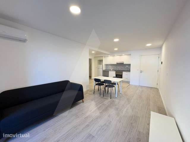 Apartamento T2 equipado e mobilado junto ao C.C. Glicinias - Grande imagem: 2/11