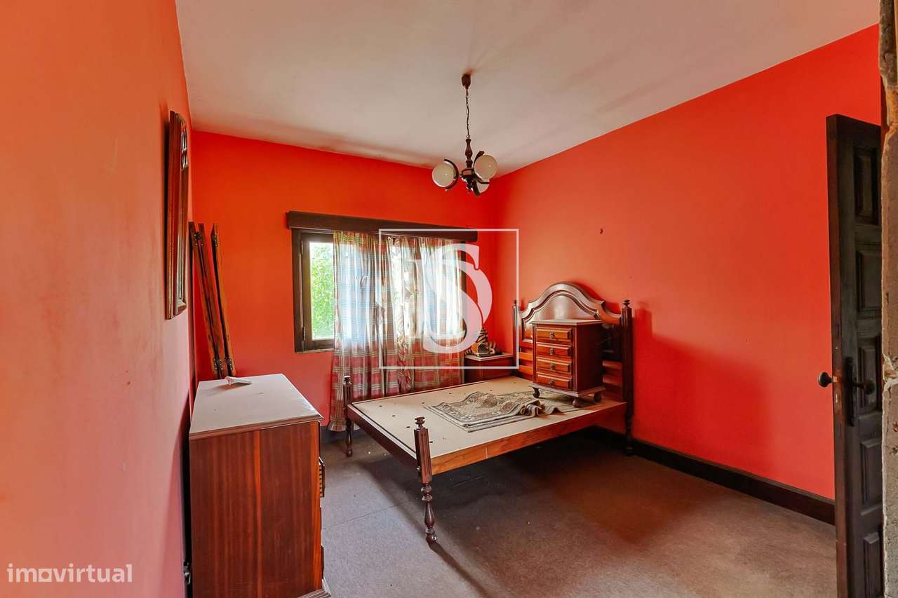 Moradia T4 c/ 376 m², jardim e riacho-16