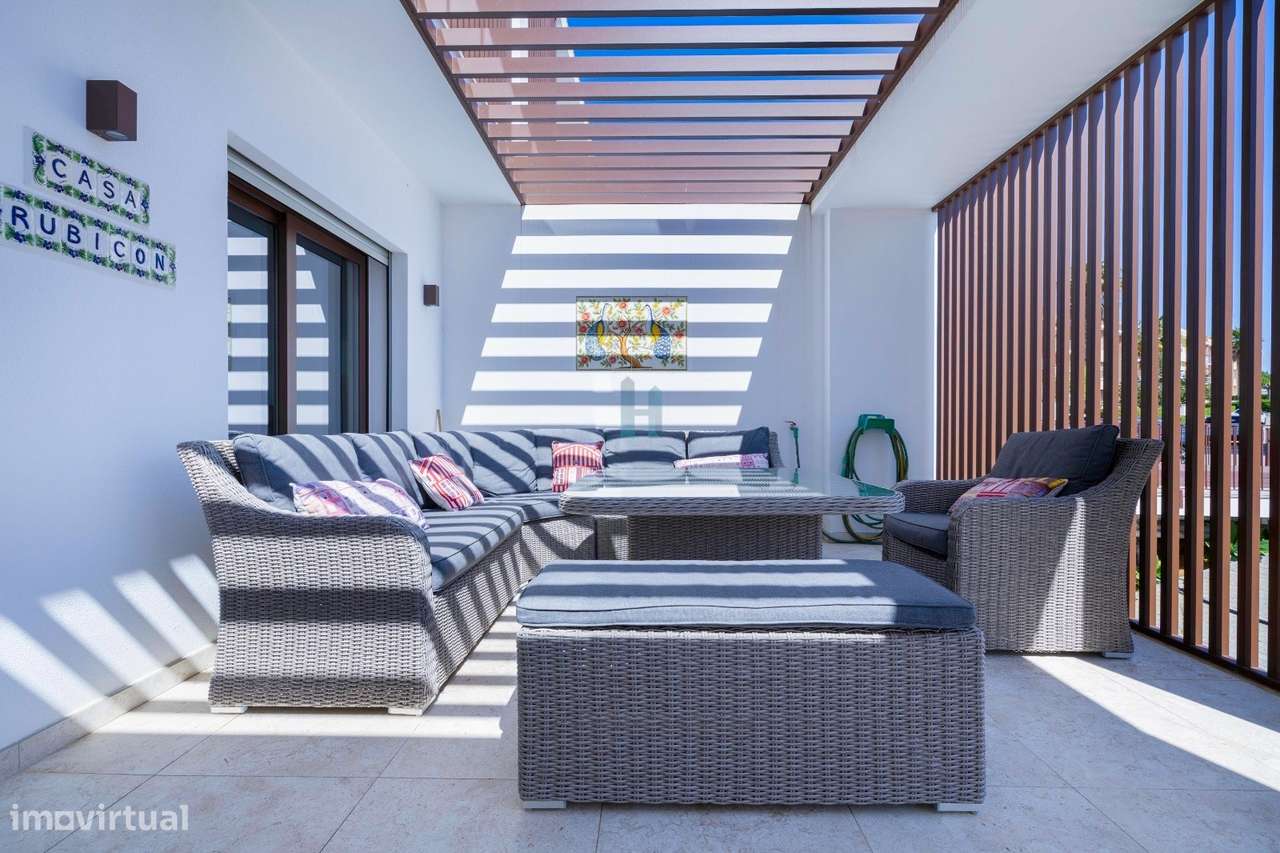 Moradia, semi-nova, com piscina e garagem-20