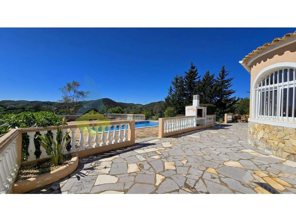 Moradia V4 com piscina e uma vista deslumbrante-45