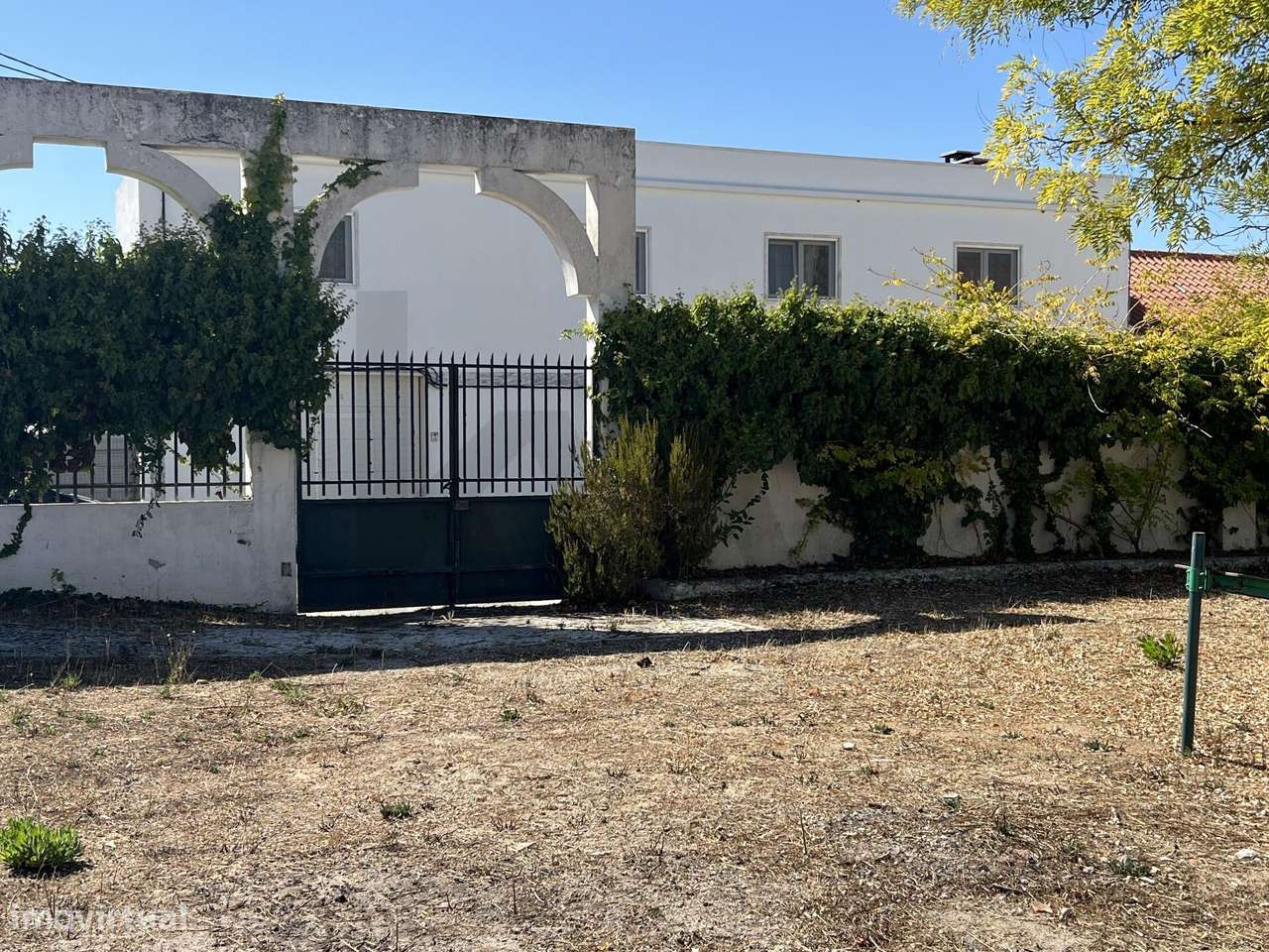 Edifício Emblemático no Coração de Almeirim-40