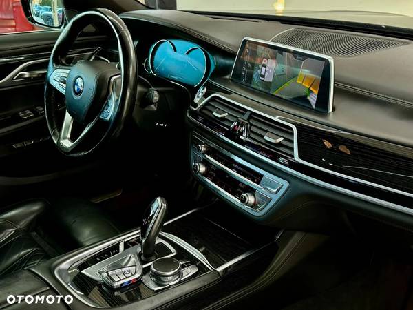 BMW Seria 7 750i xDrive - 27