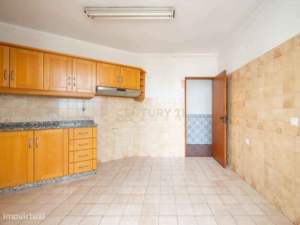 T3 com Sótão e Garagem no Bairro de Santa Apolónia em Coimbra-8