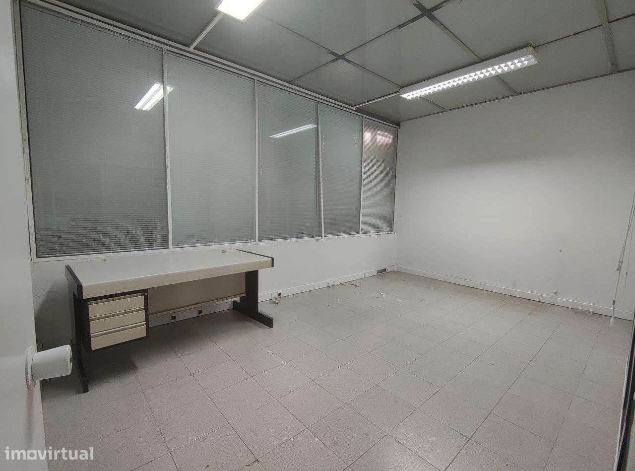 Armazém/fábrica com licenciamento industrial em Castelo de Paiva-12