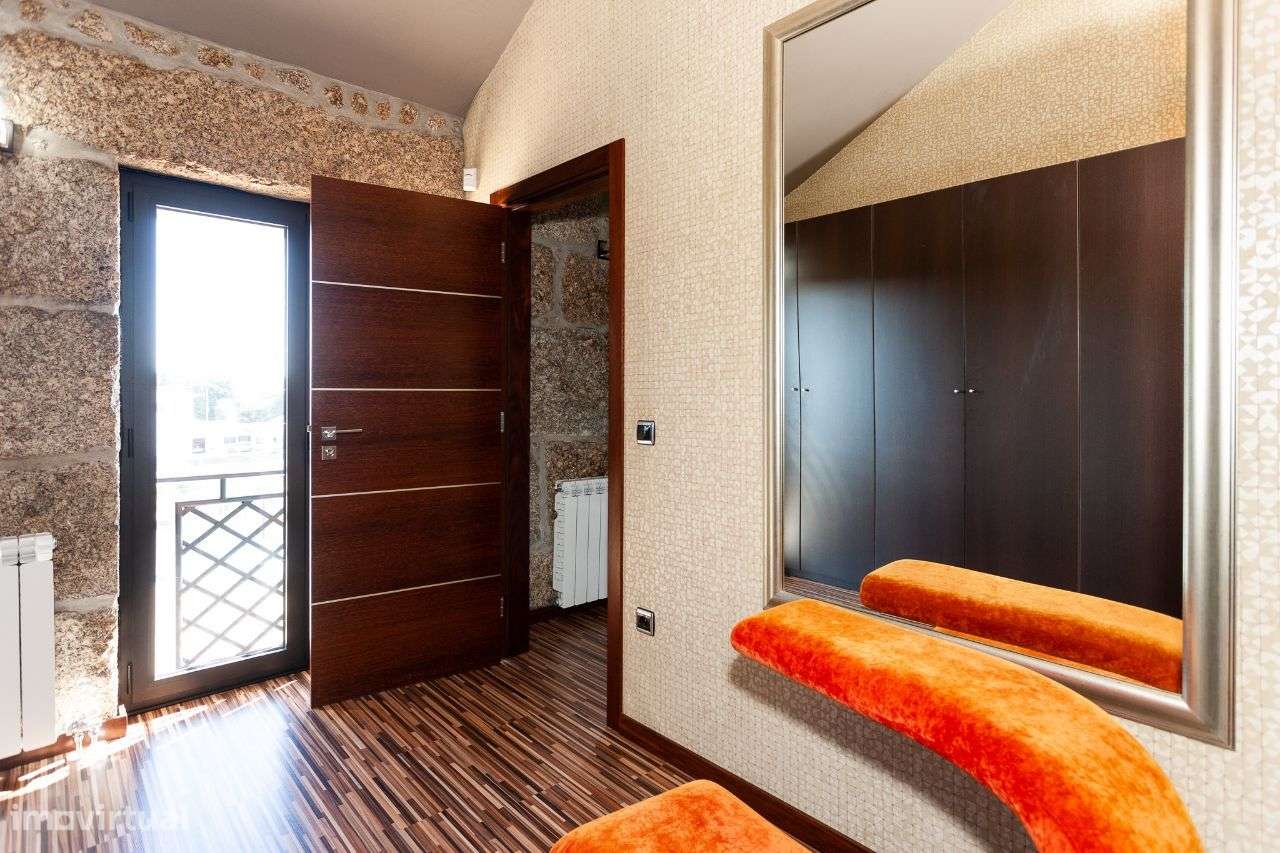 Moradia com Piscina e Campo de Ténis-16