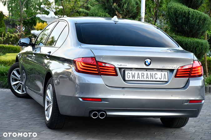 BMW Seria 5 520d xDrive - 14