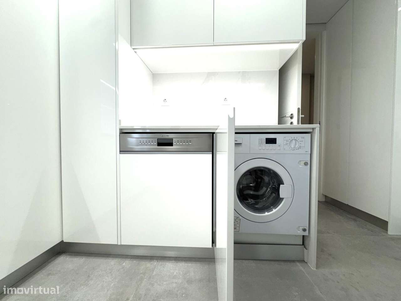 Apartamento T3 novo com estacionamento no centro de Carcavelos-18