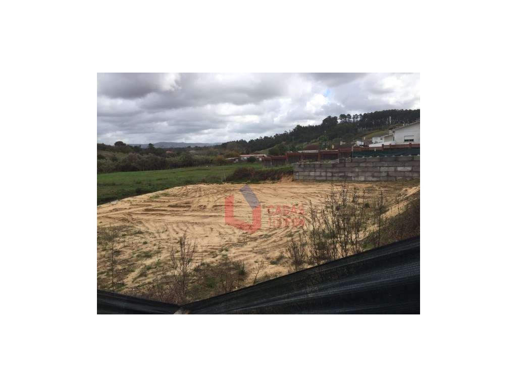 Terreno com 3 parcelas para moradias na Maceira, Leiria - Grande imagem: 2/9
