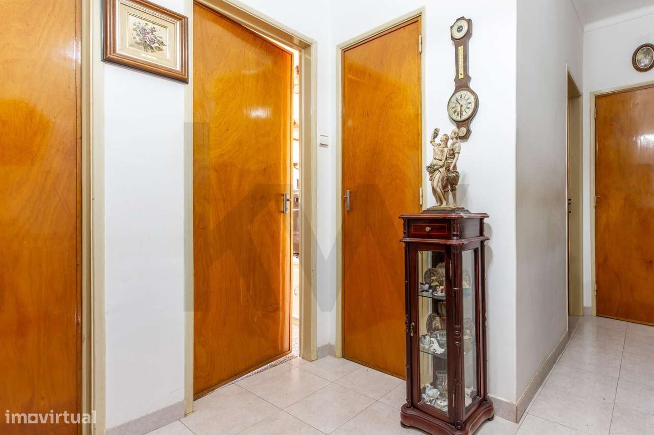 Apartamento T3 com 2 varandas junto ao Terminal dos Barcos do Barreiro-3