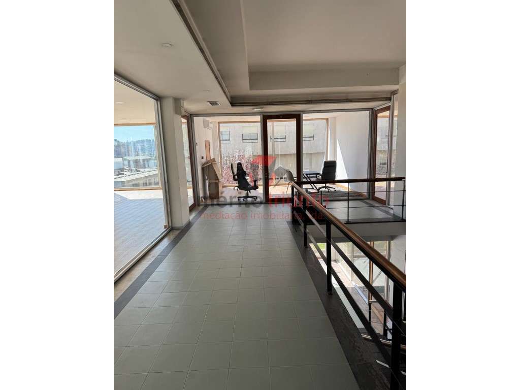 Espaço Comercial p/ Arrendamento c/ 102m² e Varanda com 57m² - Vila... - Grande imagem: 4/16