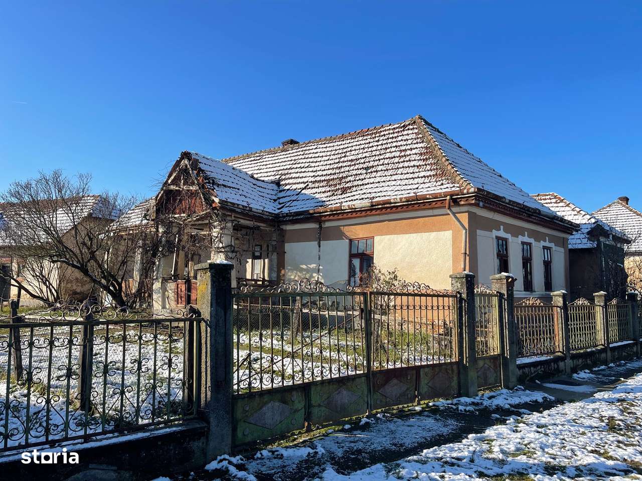 Casa batraneasca,Teren 5062 mp,Apateu-0