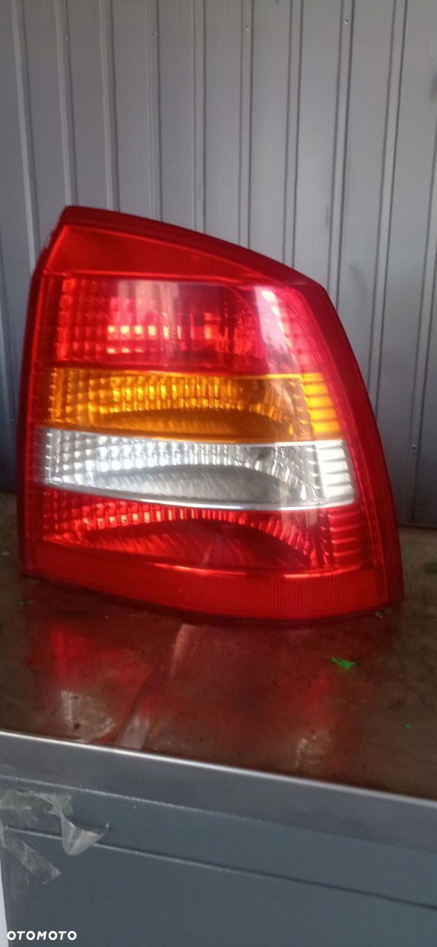 OPEL ASTRA II G LAMPA TYŁ TYLNA PRAWA - 1