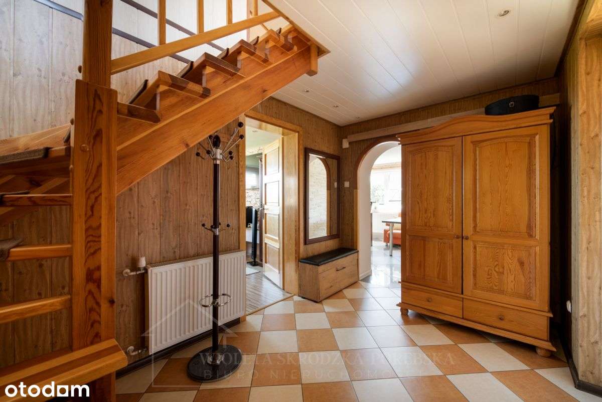 Dom przy lesie z dużą działką-11