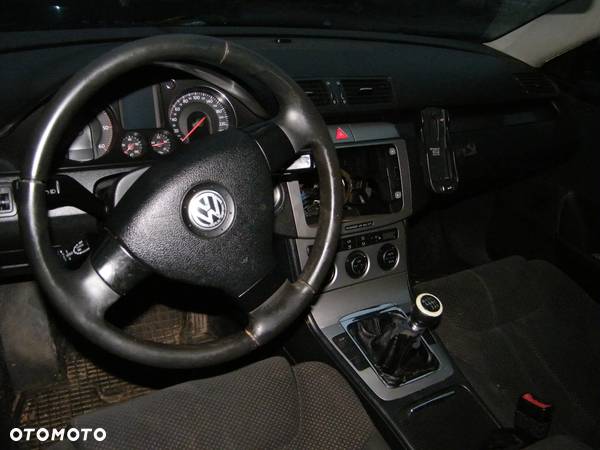 VW Passat B6 (2005r.) 2.0 TDI [103KW/140KM]. Cały na części - 9