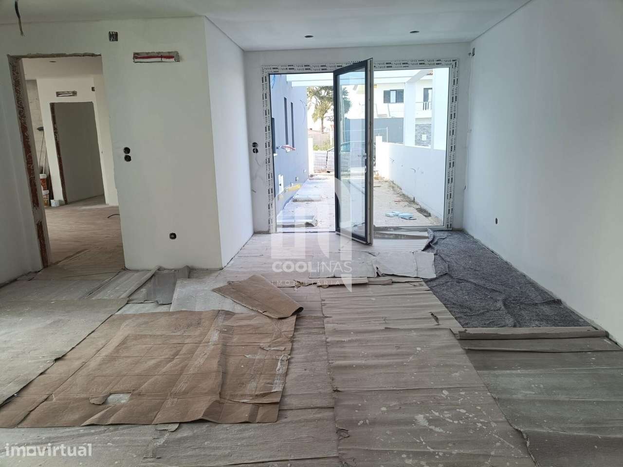 Fantástica Moradia Térrea T3+1 com Piscina de água salgada e aquecida.-9