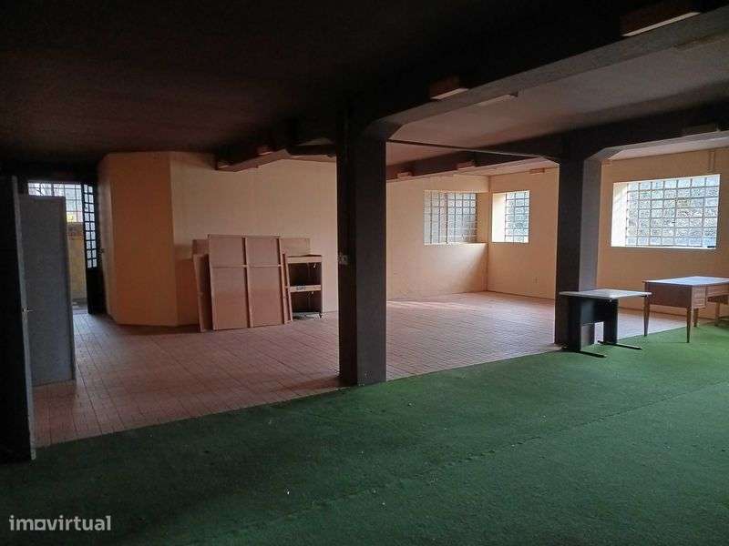 Armazém, atelier ou estúdio criativo com 200 m² em S. João da Madeira - Grande imagem: 4/12