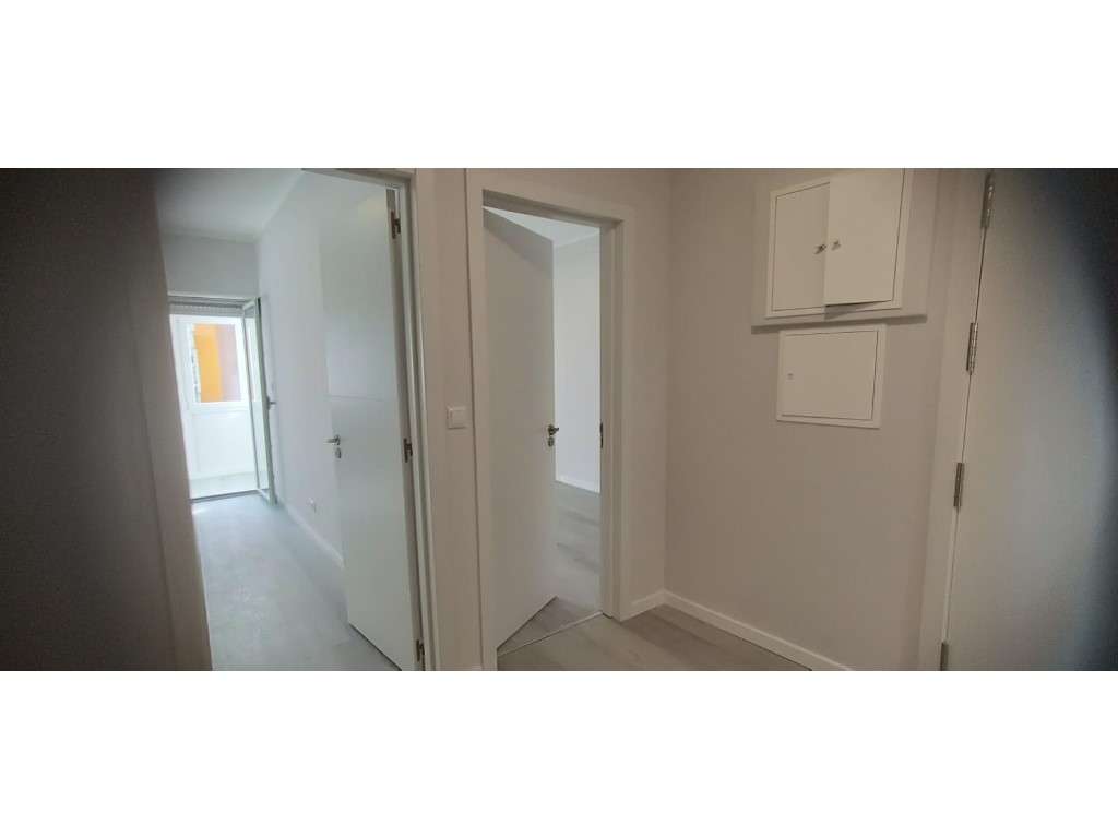 Apartamento T2 Totalmente Remodelado - Oeiras - Figueirinha-21
