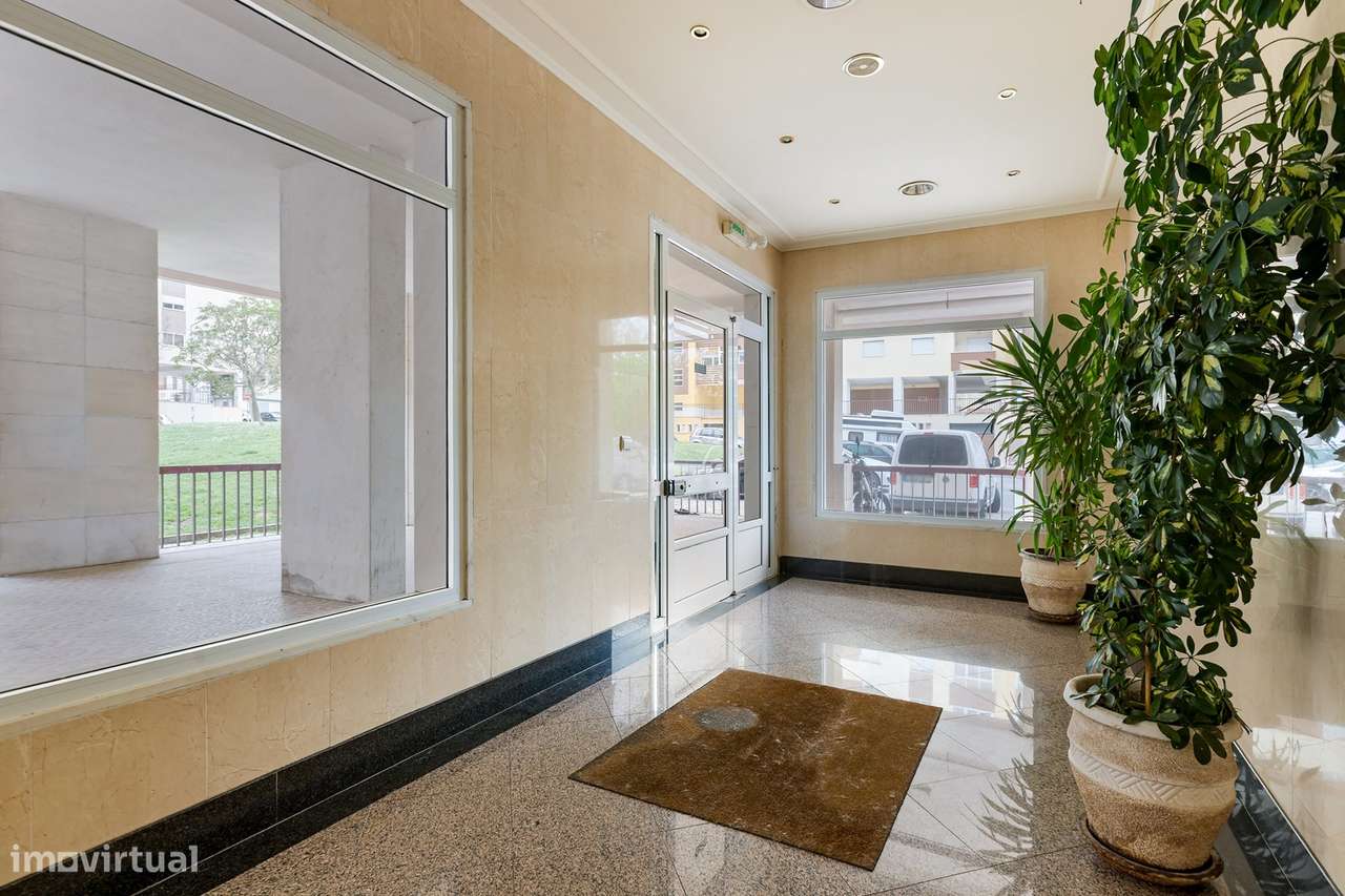 T3 com óptimas áreas e 1 Lugar de garagem, na II Fase Quinta da Piedad-12