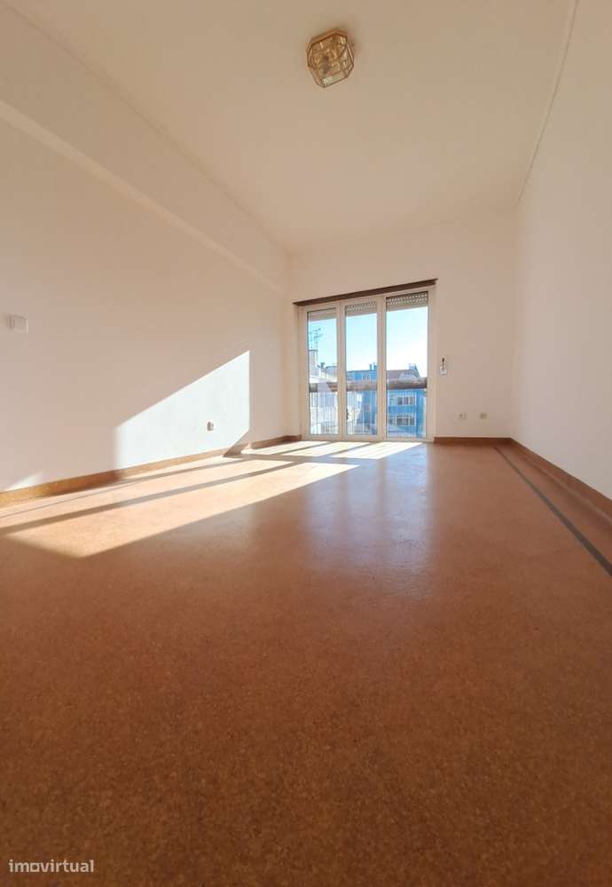 T1 com cozinha equipada. Vidros duplos. Elevador - Grande imagem: 4/12