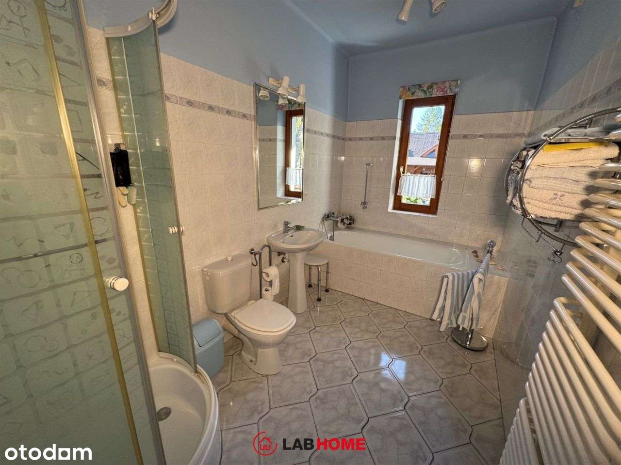 Baśniowy dom pośród granatowych gór-10