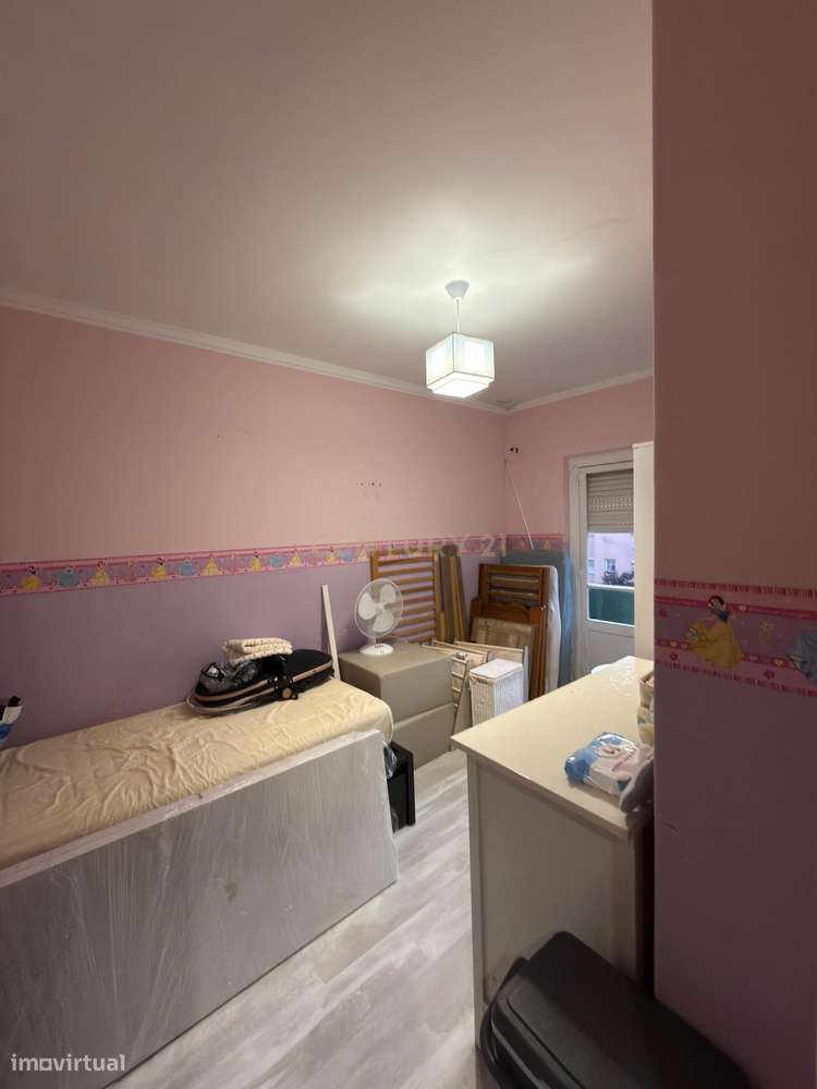 T2 no centro da Amadora, junto ao Babilónia e Metro-7