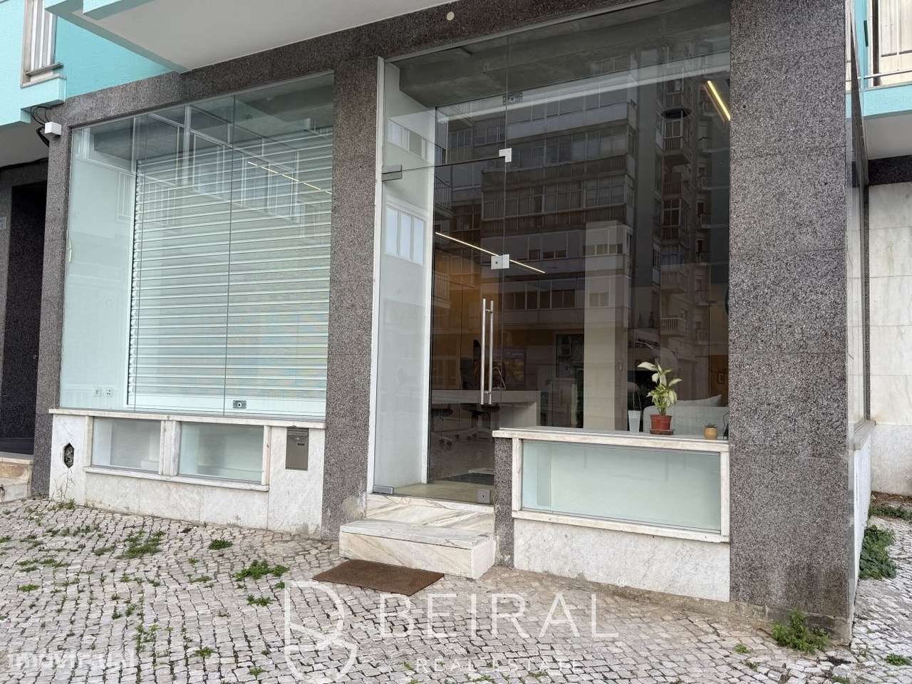 Espaço comercial espaçoso e luminoso no centro de Lisboa-55