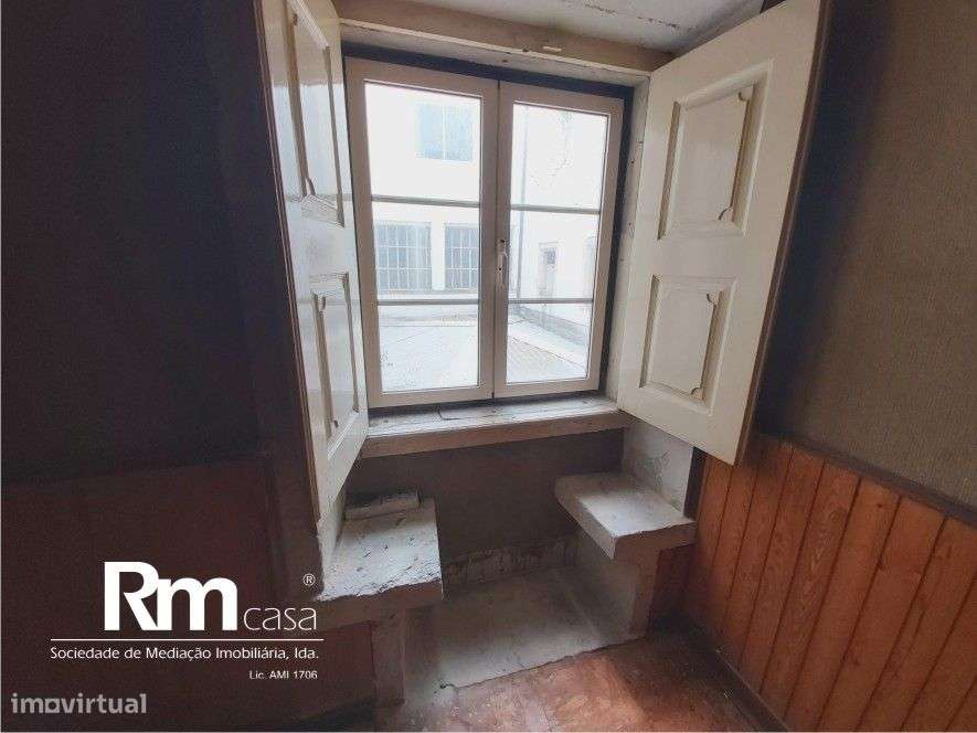 Magnifico prédio devoluto na Rua da Sofia, Largo do Terreiro da Erva-15