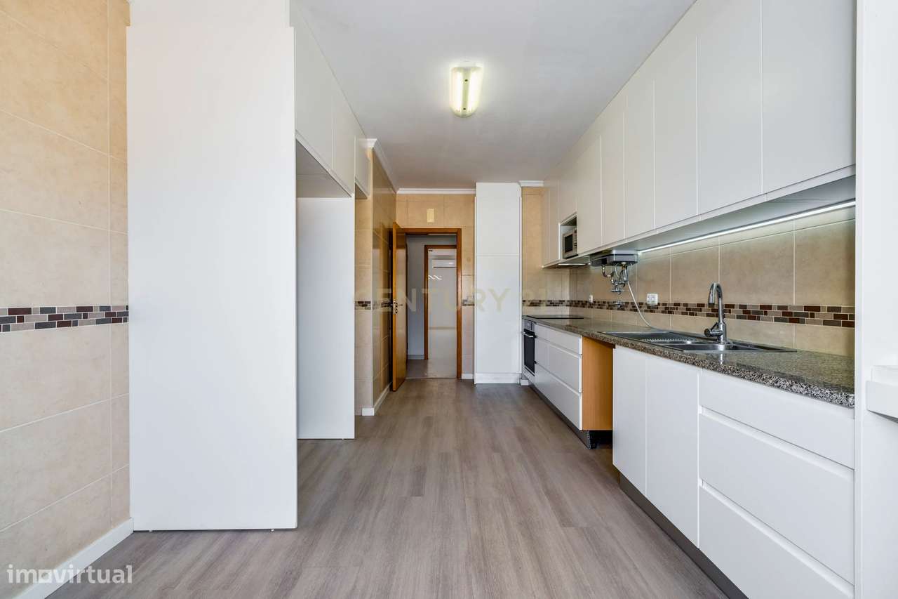 Apartamento Morderno T4 com Vista Mar, Elevador , Garagem e 166 m² em-10