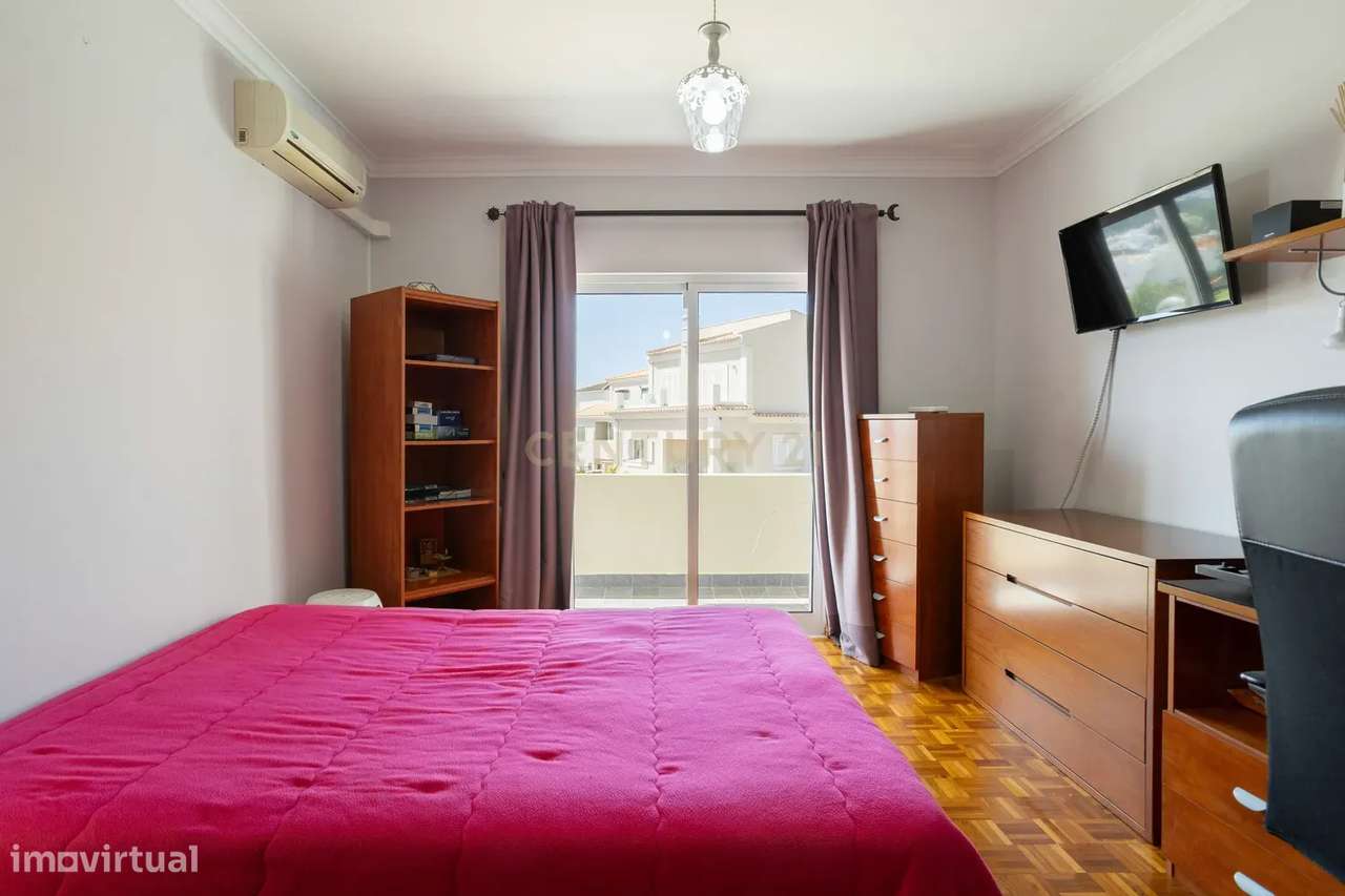 Moradia T3 com piscina e amplo espaço exterior-23