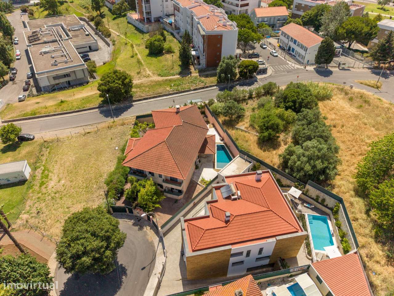 Moradia T4+1 com piscina e jardim, no Murganhal, Caxias-3