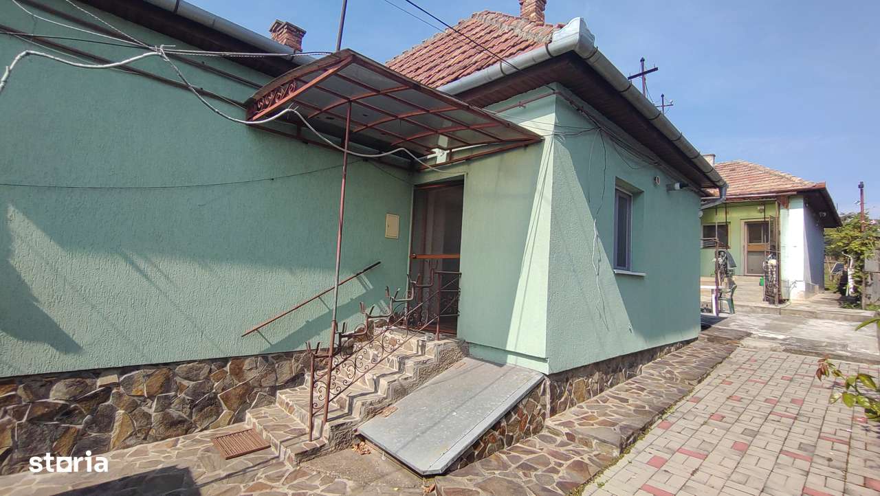 Vand casa cu 3 camere in cartierul Dambul Rotund-1