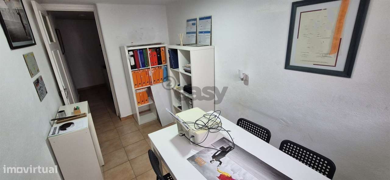 Loja com 66m2 na Venteira junto Igreja-15