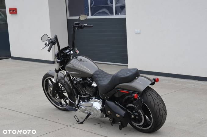 Harley-Davidson Softail Breakout - 4