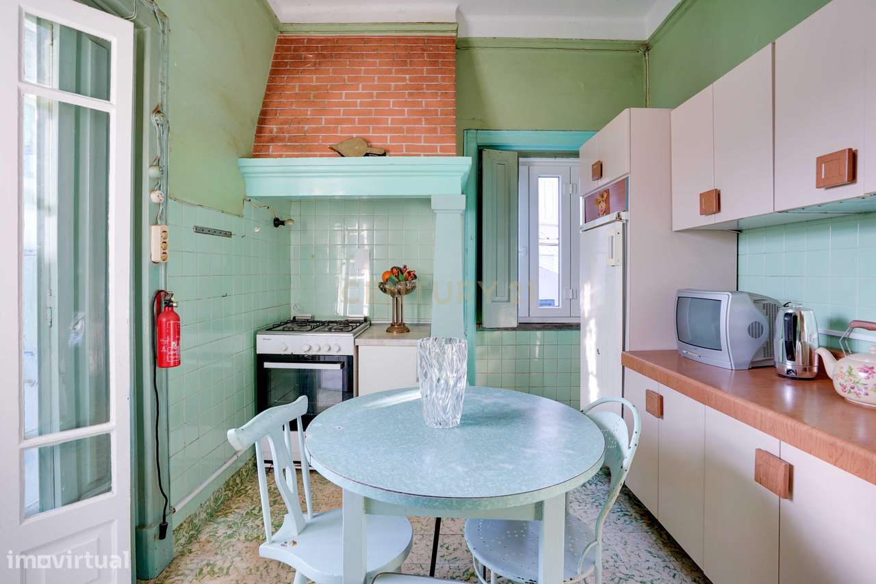 Moradia independente T6, situada no coração da linha de Cascais, junto-21