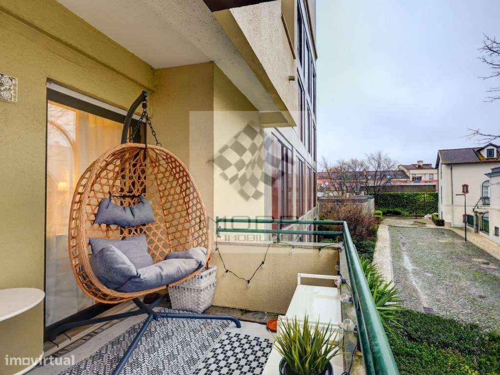 Apartamento T2 com varanda no centro de Carnide-24