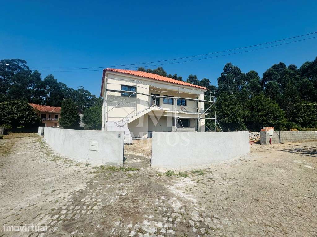 Moradia T3+T1, para venda em Subportela - Grande imagem: 2/27