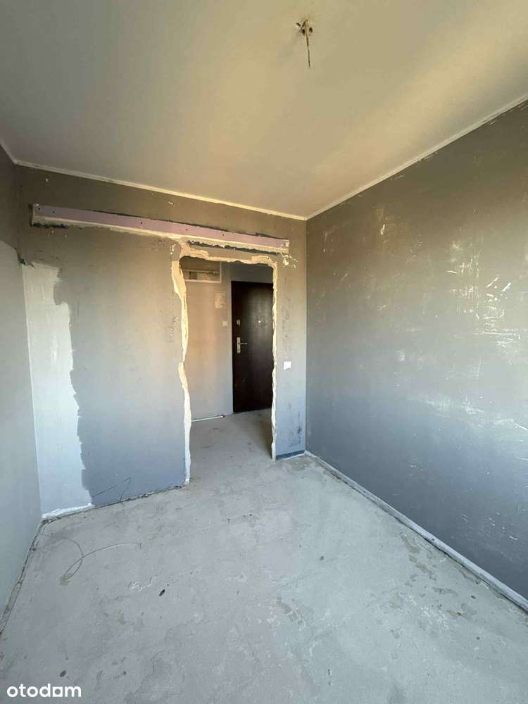 3 lub 4 pokojowe mieszkanie do remontu z balkonem, Os. Dywizjonu 303-14