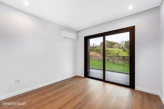 Apartamento T3 Novo  em Ferreiros-17