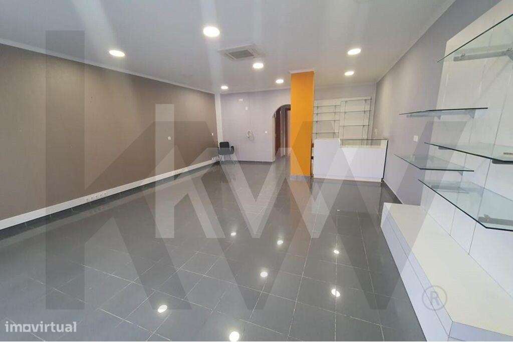 Loja para arrendamento na Malveira junto à  Estação - Grande imagem: 4/15