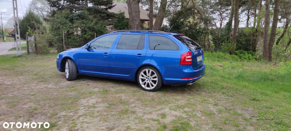 Skoda Octavia Combi 2.0 TDI DPF RS - 3