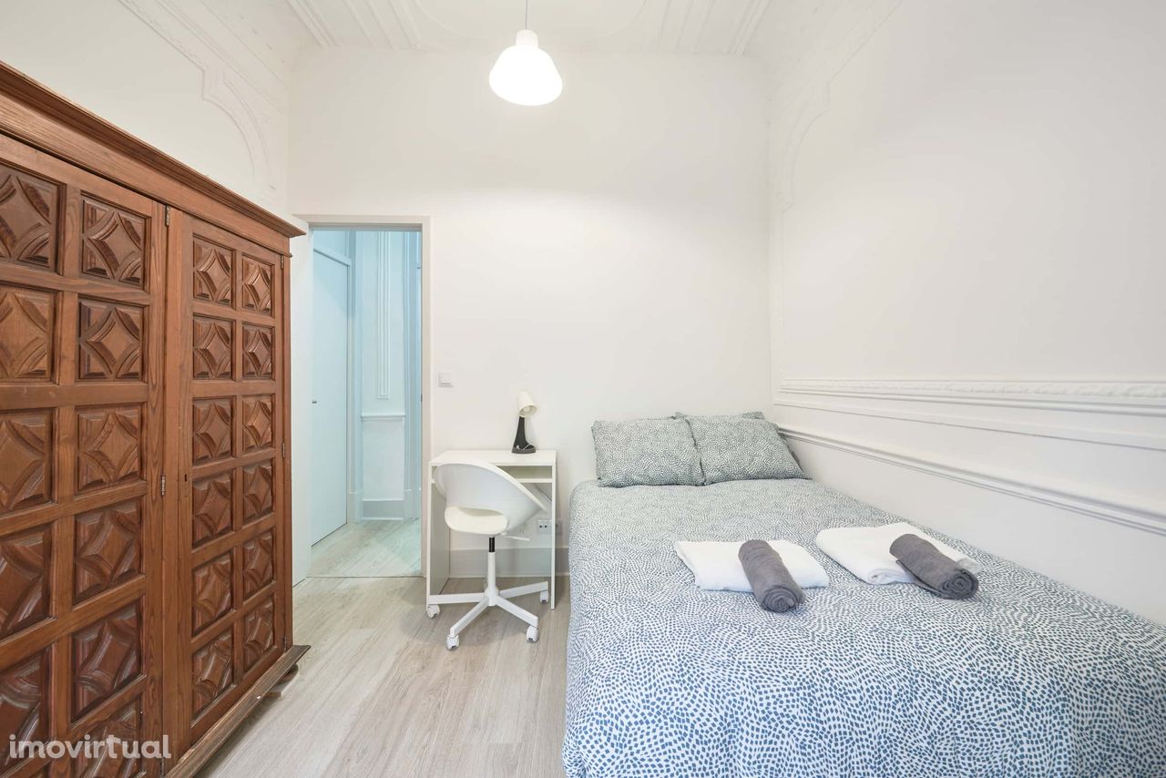 Luminous double bedroom with balcony in Arroios - Room 1