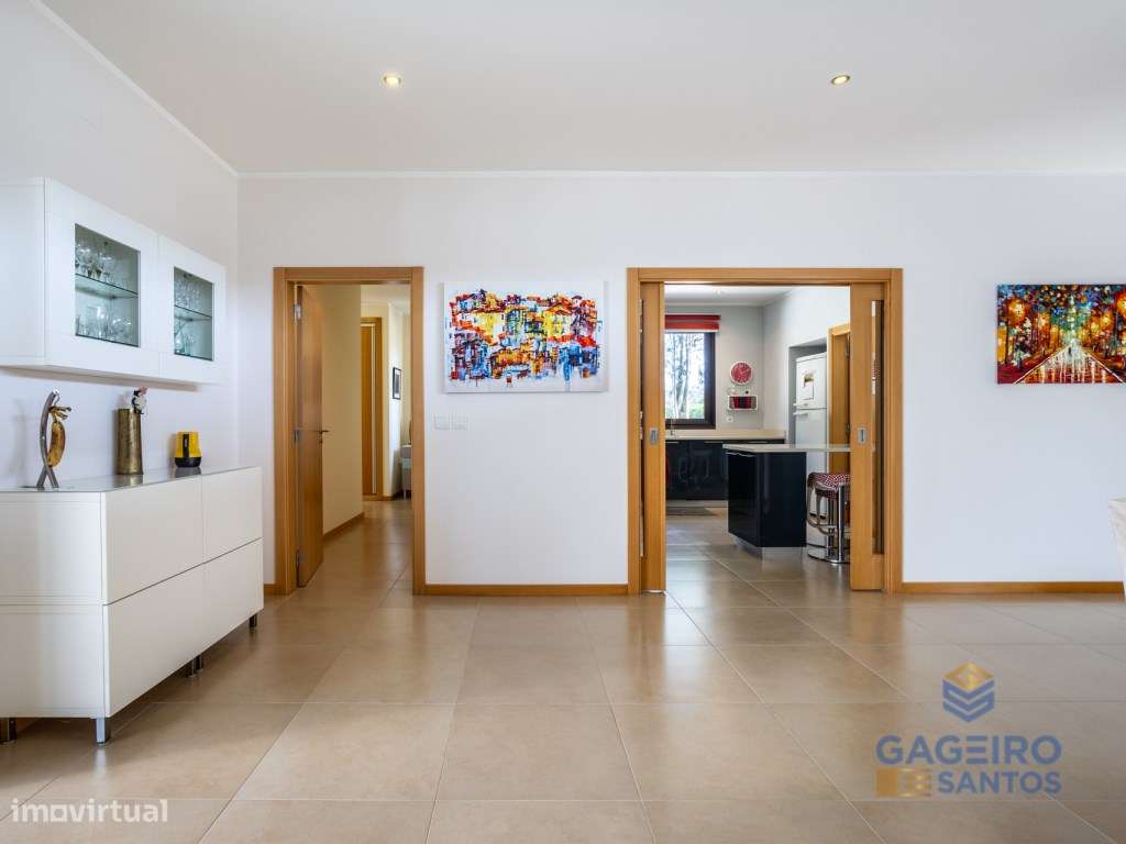 Moradia com piscina e terreno em São Martinho do Porto-17