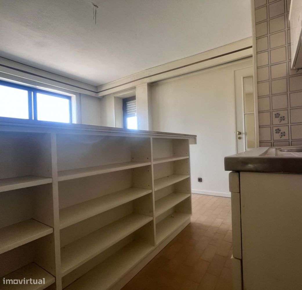 Apartamento T1 no centro do Porto com garagem-17