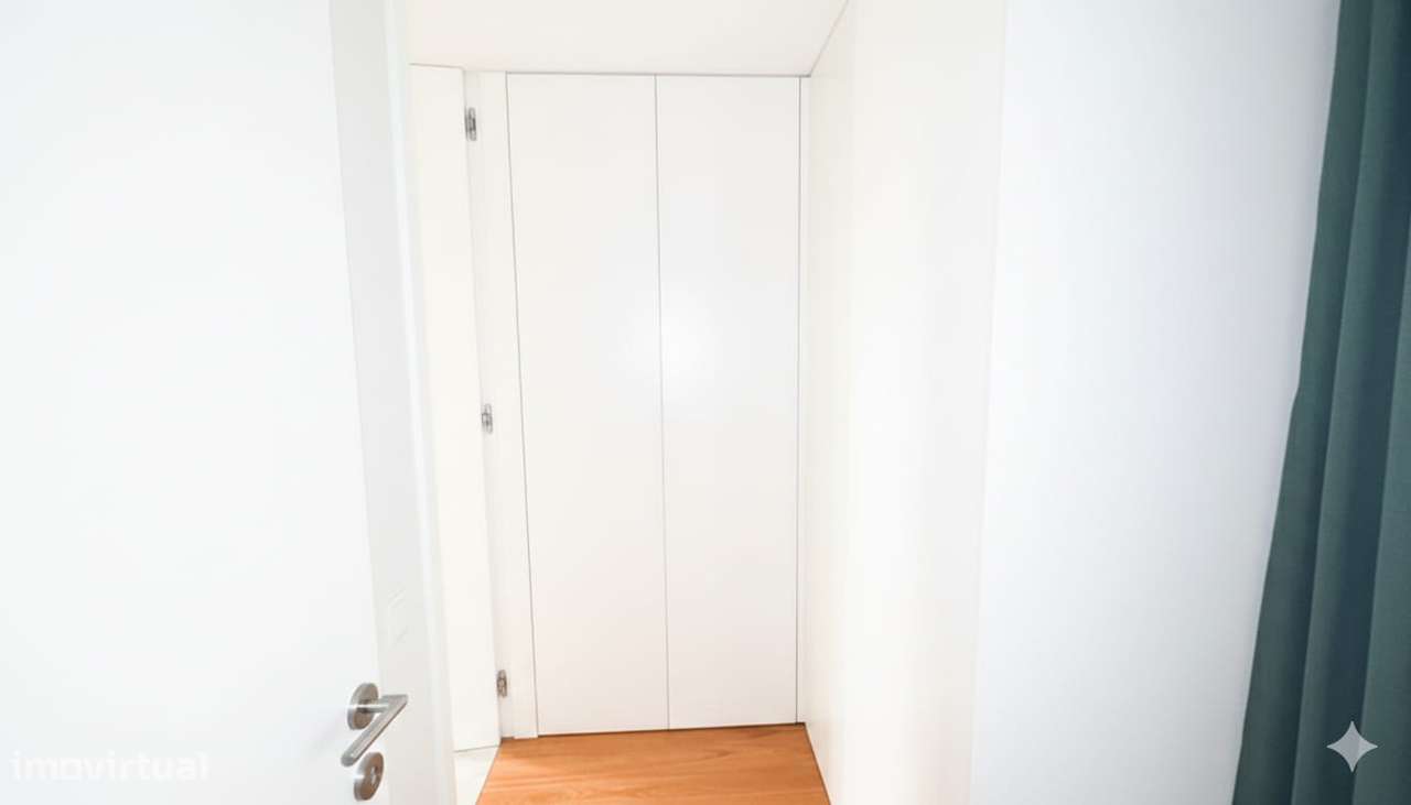 T1 | Como Novo | Lugar de Garagem | Elevador | R Costa Cabral-8