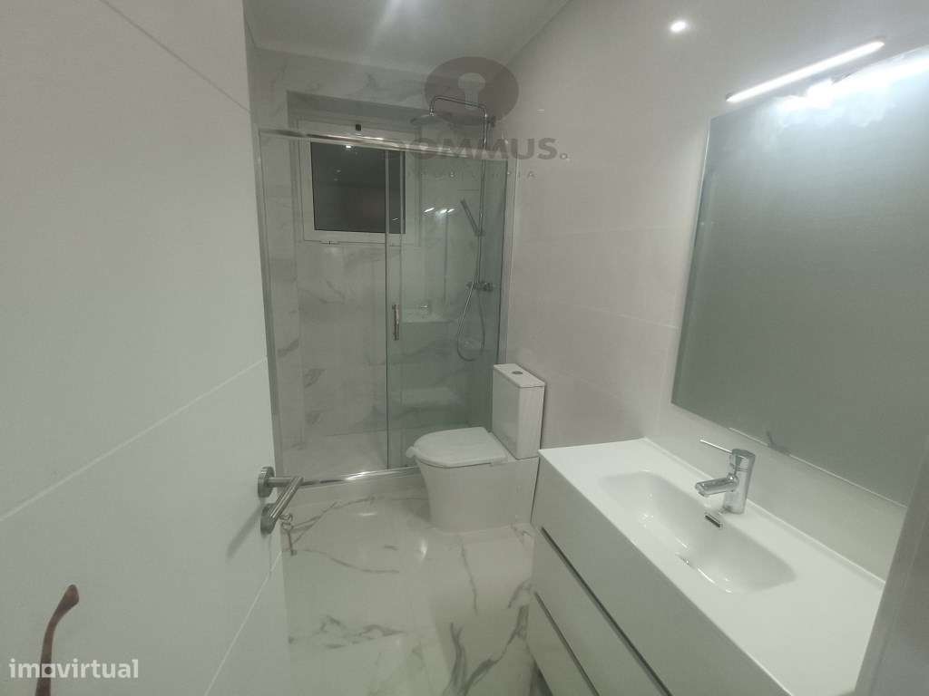 Apartamento T2+1 Remodelado com Logradouro na Falagueira-11
