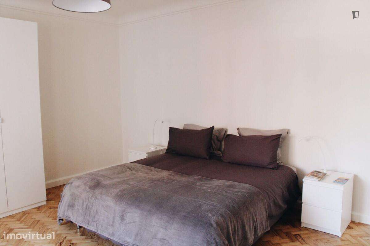 Quarto - localizado em Roma-Areeiro Lisbon - Grande imagem: 3/9