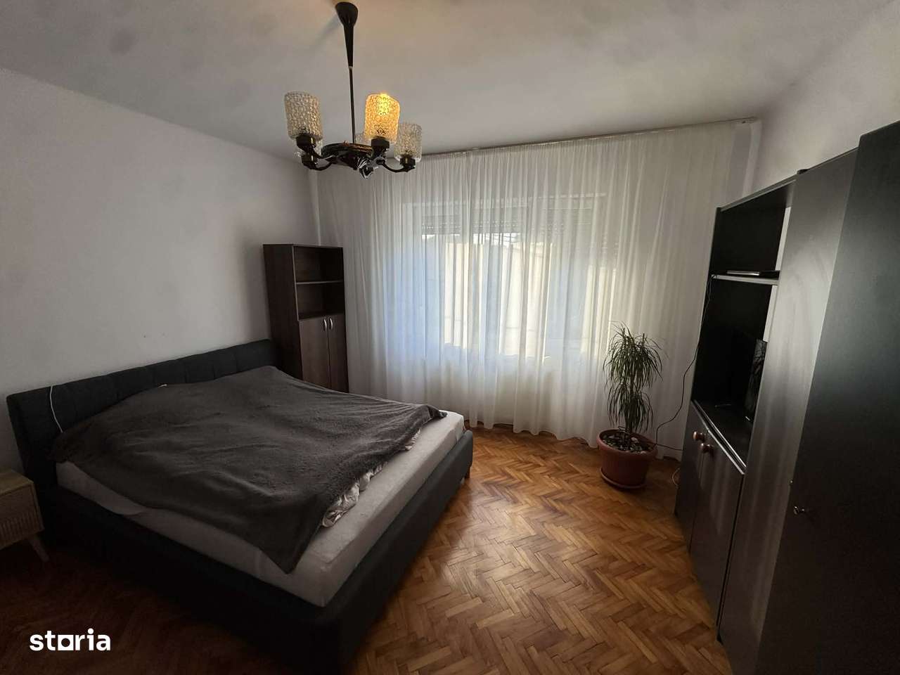 Apartament in asociatie + garaj si beci , etaj 1 , zona Piata Mica-2