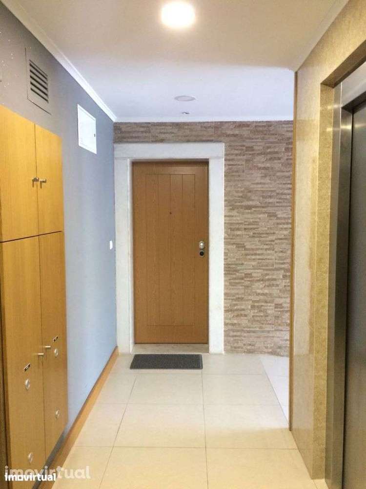 T2 Urb. Atalaia, com terraço 62 m2, box e arrecadação - Grande imagem: 5/29